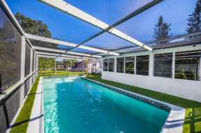 Miami Tropical Dream House with Private Pool and Lake